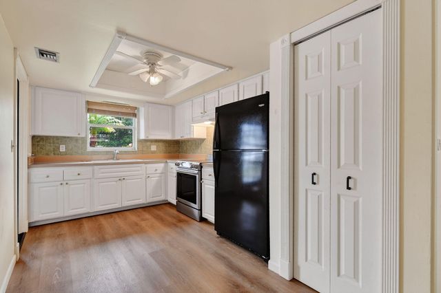 11 Windsor Road E, Jupiter, FL 33469