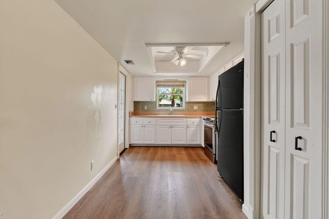 11 Windsor Road E, Jupiter, FL 33469
