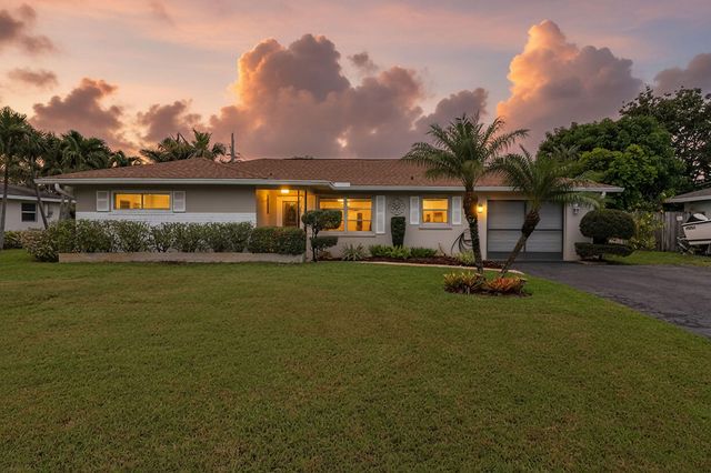 11 Windsor Road E, Jupiter, FL 33469