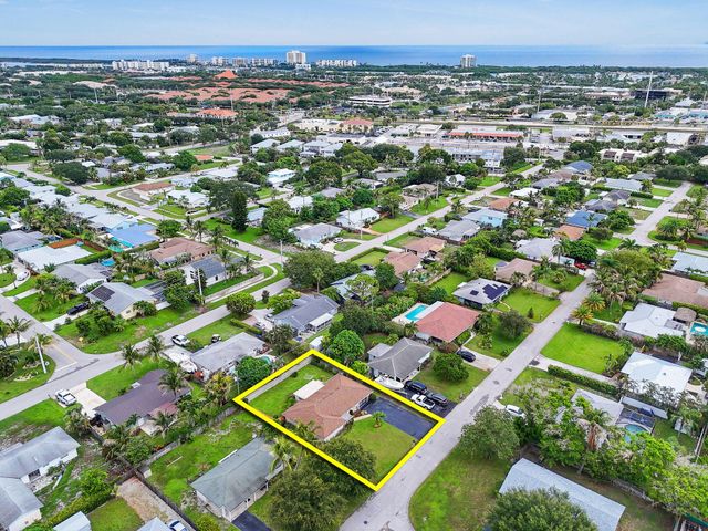 11 Windsor Road E, Jupiter, FL 33469