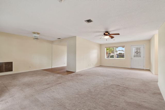 11 Windsor Road E, Jupiter, FL 33469