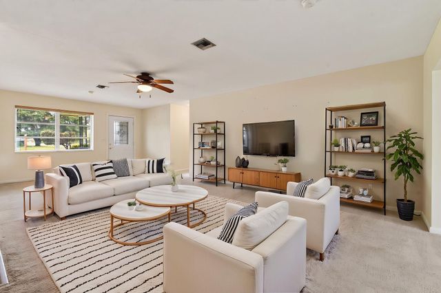 11 Windsor Road E, Jupiter, FL 33469