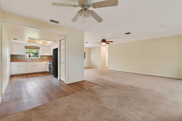 11 Windsor Road E, Jupiter, FL 33469