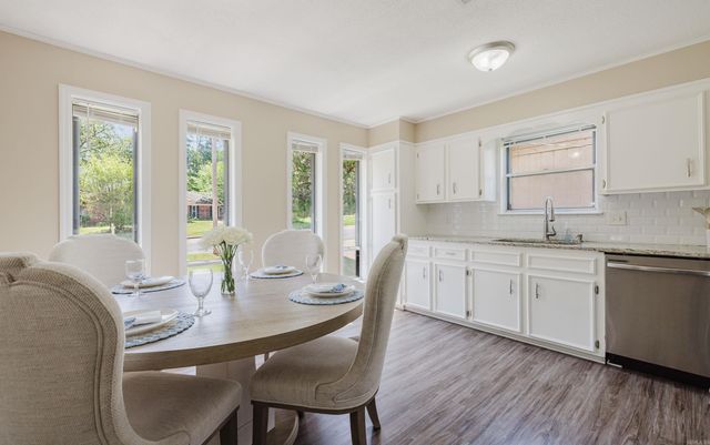 11924 Pleasant Forest Dr, Little Rock, AR 72212