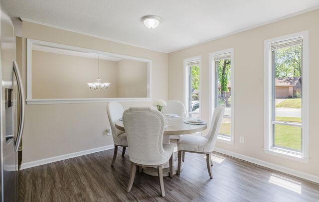 11924 Pleasant Forest Dr, Little Rock, AR 72212