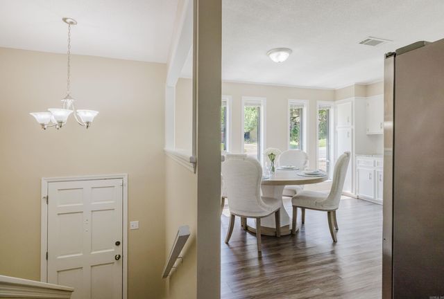 11924 Pleasant Forest Dr, Little Rock, AR 72212