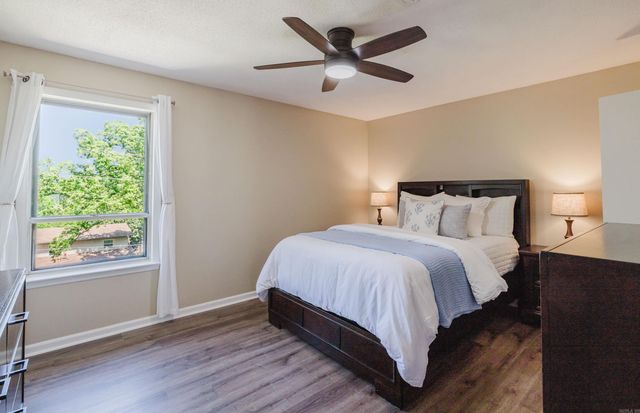 11924 Pleasant Forest Dr, Little Rock, AR 72212