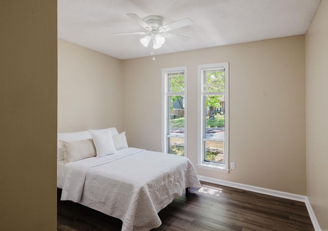 11924 Pleasant Forest Dr, Little Rock, AR 72212