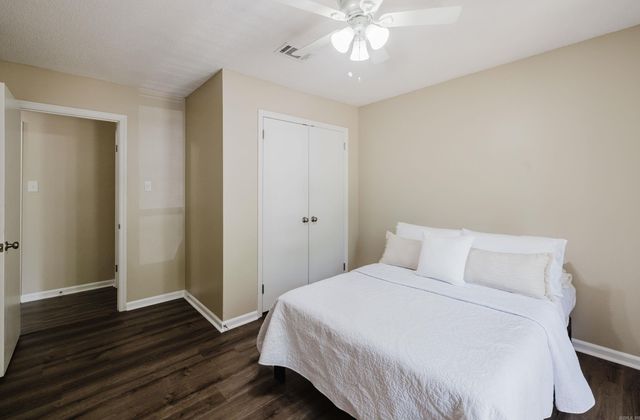 11924 Pleasant Forest Dr, Little Rock, AR 72212