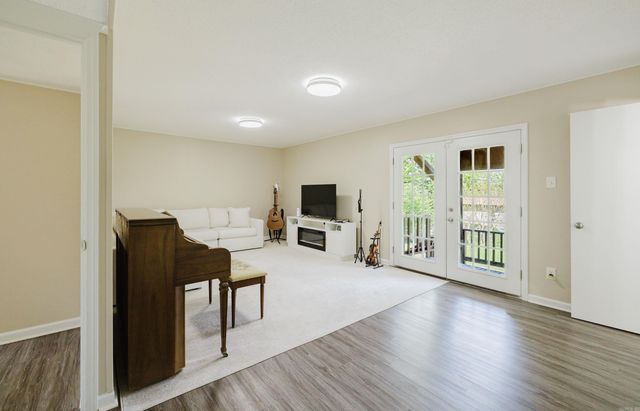 11924 Pleasant Forest Dr, Little Rock, AR 72212