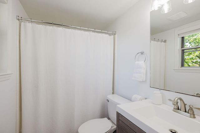 11924 Pleasant Forest Dr, Little Rock, AR 72212