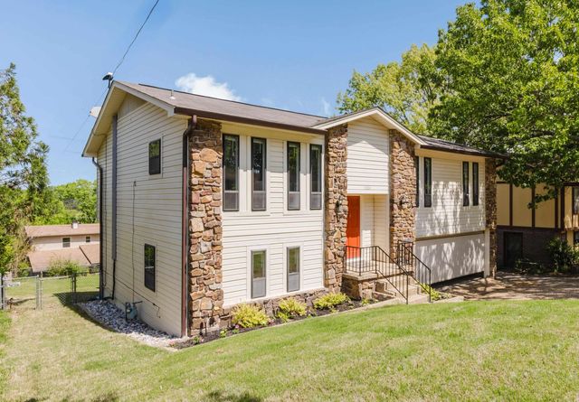 11924 Pleasant Forest Dr, Little Rock, AR 72212