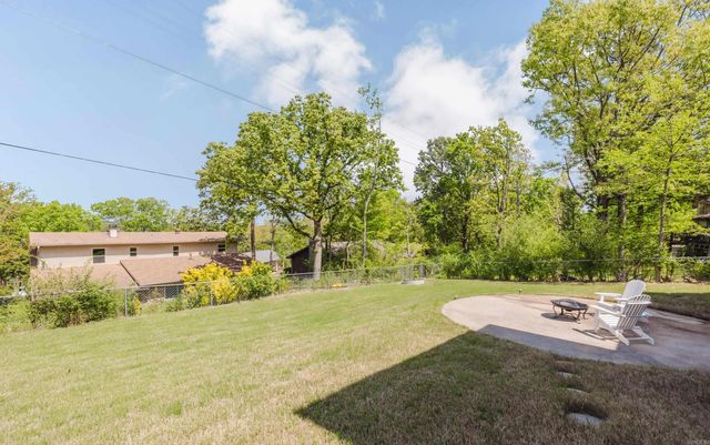 11924 Pleasant Forest Dr, Little Rock, AR 72212