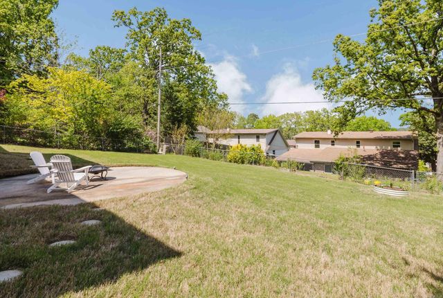 11924 Pleasant Forest Dr, Little Rock, AR 72212