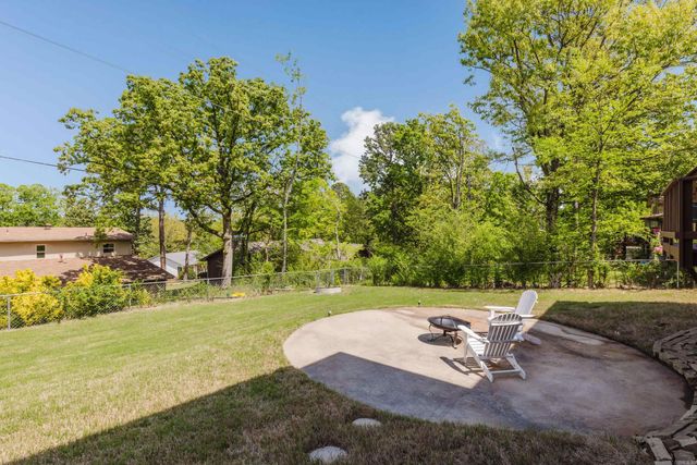 11924 Pleasant Forest Dr, Little Rock, AR 72212