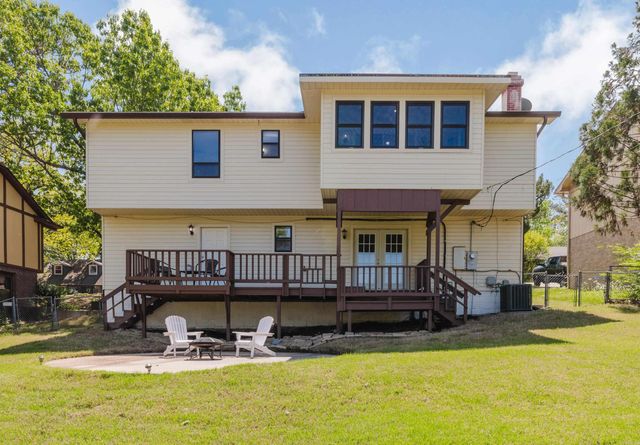 11924 Pleasant Forest Dr, Little Rock, AR 72212