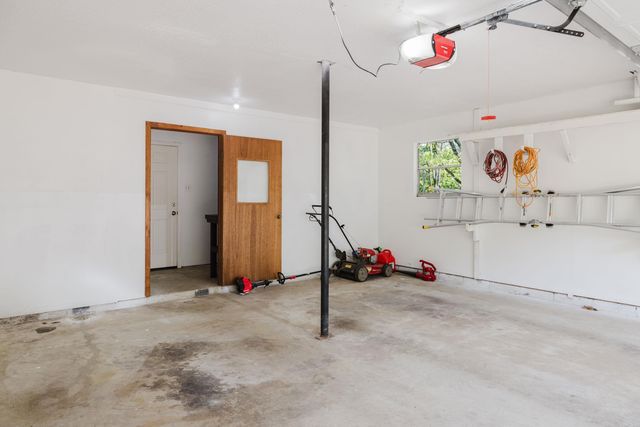 11924 Pleasant Forest Dr, Little Rock, AR 72212