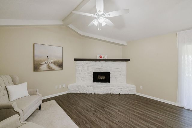 11924 Pleasant Forest Dr, Little Rock, AR 72212