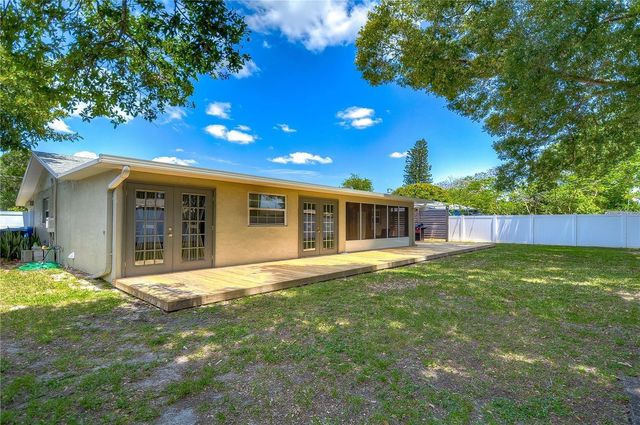 5600 30TH AVENUE N, St Petersburg, FL 33710