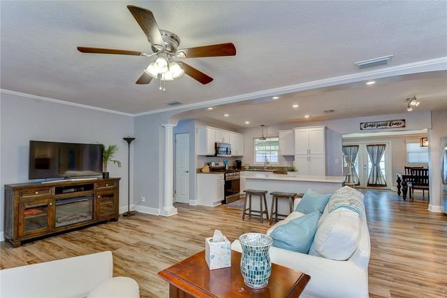 5600 30TH AVENUE N, St Petersburg, FL 33710