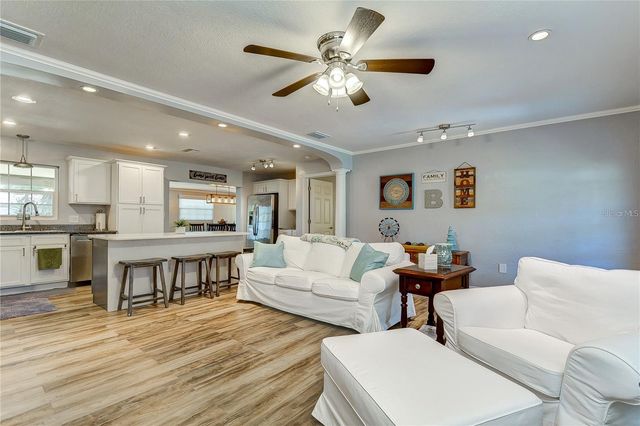 5600 30TH AVENUE N, St Petersburg, FL 33710