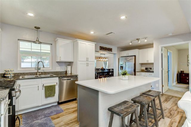 5600 30TH AVENUE N, St Petersburg, FL 33710