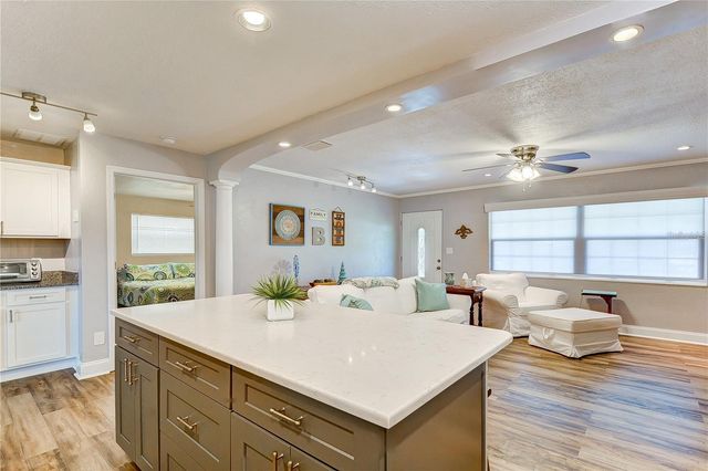 5600 30TH AVENUE N, St Petersburg, FL 33710