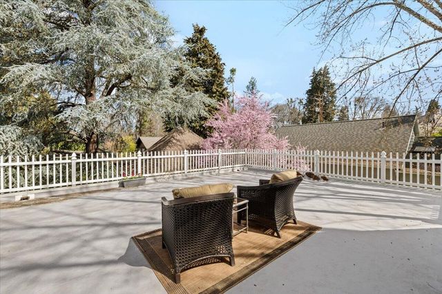 1711 E Main Street, Medford, OR 97504