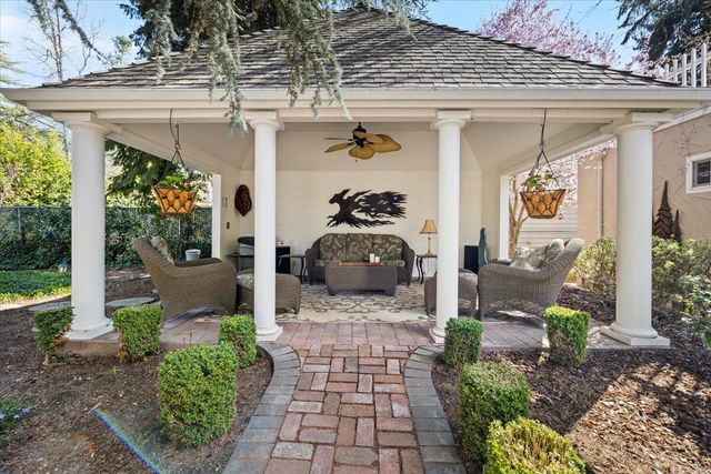 1711 E Main Street, Medford, OR 97504