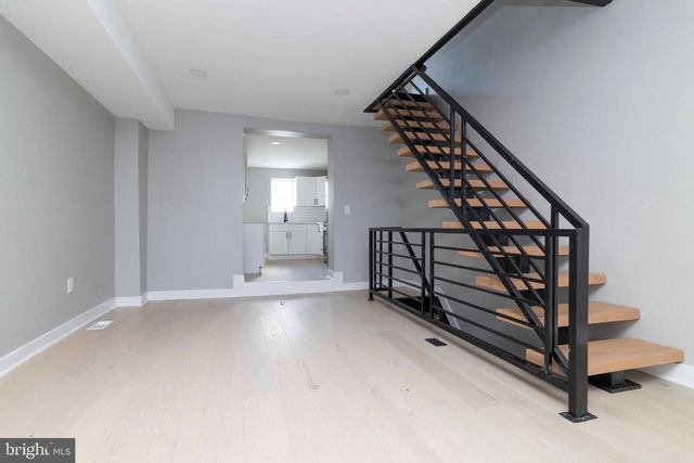 1725 W THOMPSON ST, Philadelphia, PA 19121