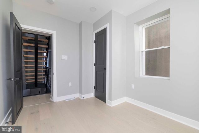 1725 W THOMPSON ST, Philadelphia, PA 19121