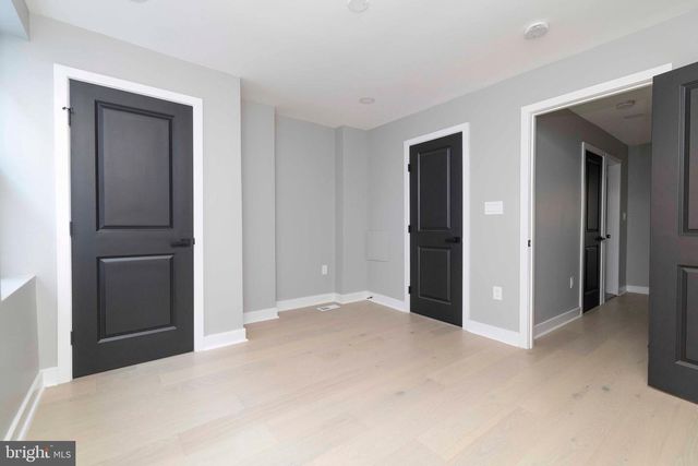 1725 W THOMPSON ST, Philadelphia, PA 19121