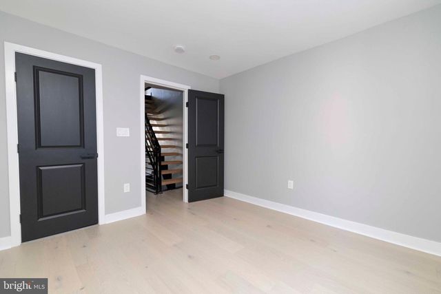 1725 W THOMPSON ST, Philadelphia, PA 19121