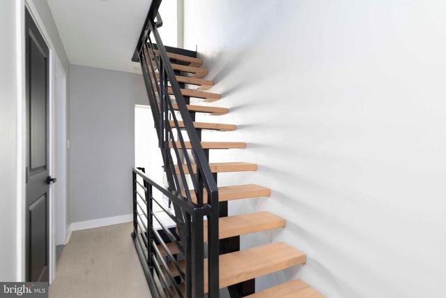 1725 W THOMPSON ST, Philadelphia, PA 19121