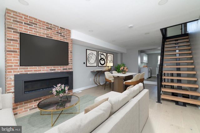 1725 W THOMPSON ST, Philadelphia, PA 19121