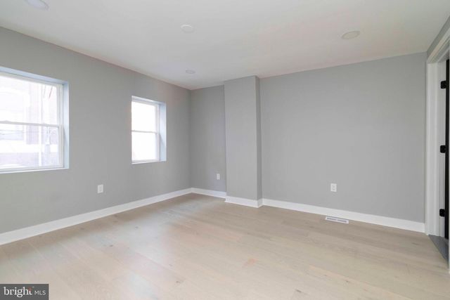 1725 W THOMPSON ST, Philadelphia, PA 19121