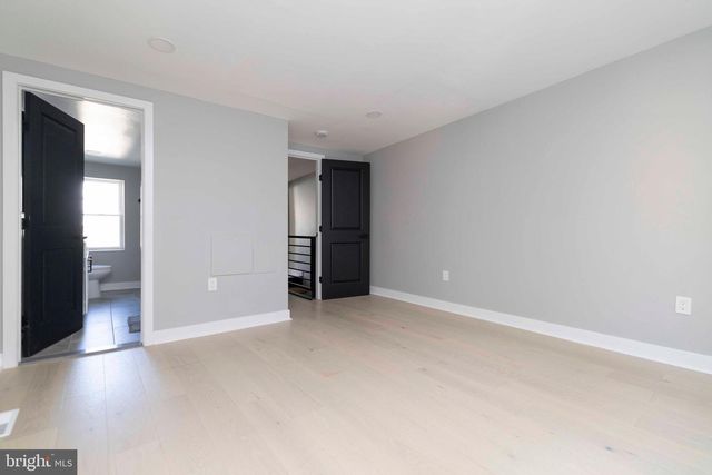 1725 W THOMPSON ST, Philadelphia, PA 19121