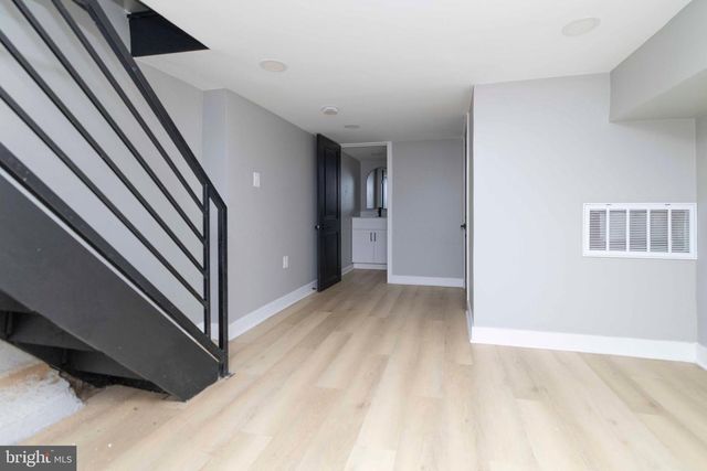 1725 W THOMPSON ST, Philadelphia, PA 19121