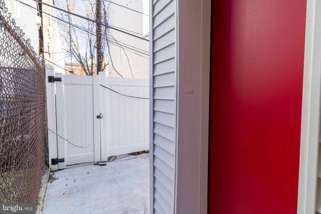 1725 W THOMPSON ST, Philadelphia, PA 19121