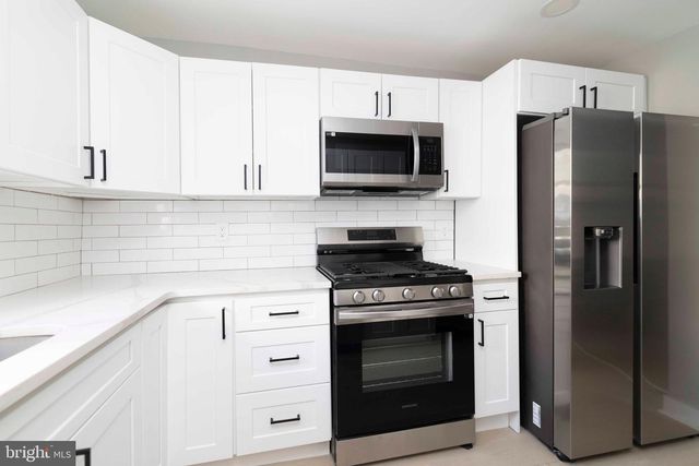 1725 W THOMPSON ST, Philadelphia, PA 19121