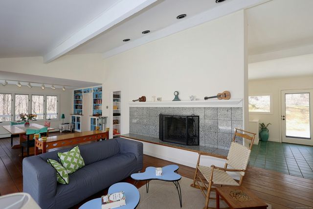 45 Wayside Lane, Redding, CT 06896