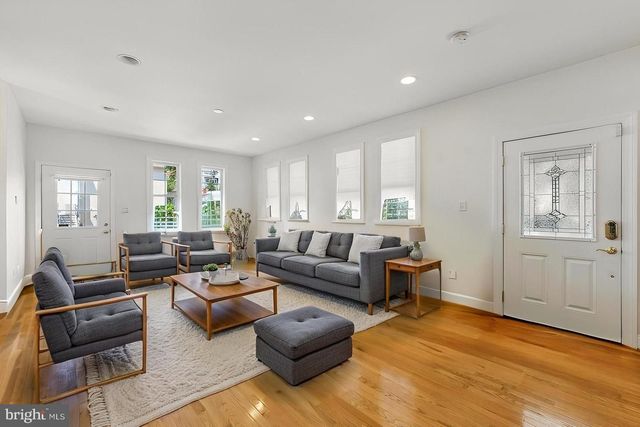 2034 S SHIRLINGTON RD, Arlington, VA 22204