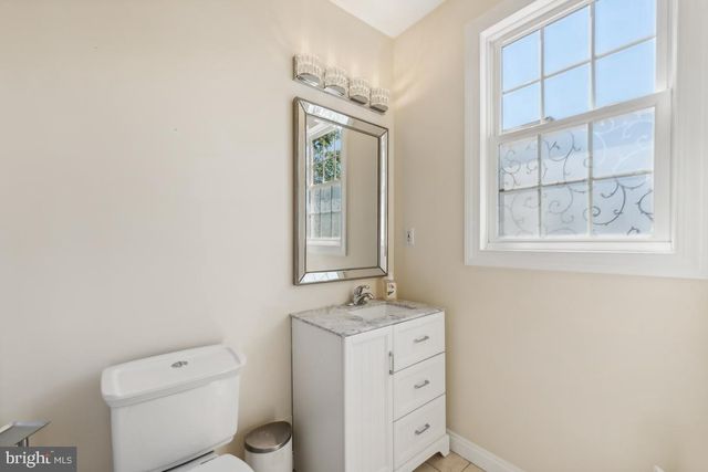 2034 S SHIRLINGTON RD, Arlington, VA 22204