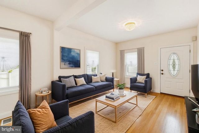 2034 S SHIRLINGTON RD, Arlington, VA 22204