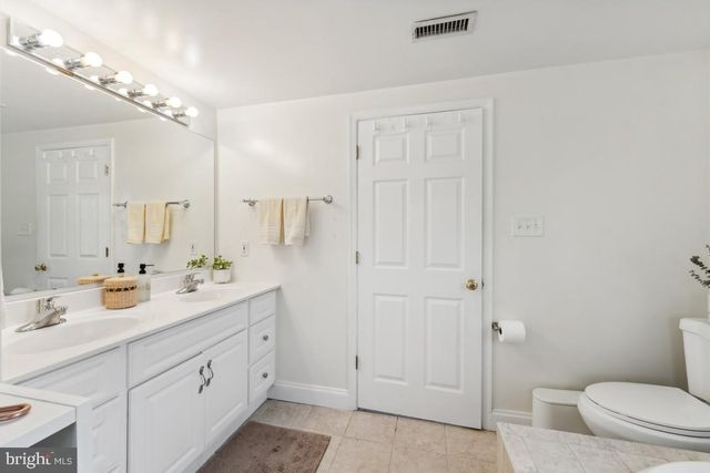 2034 S SHIRLINGTON RD, Arlington, VA 22204