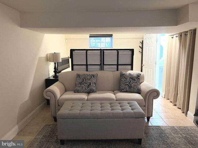 2034 S SHIRLINGTON RD, Arlington, VA 22204