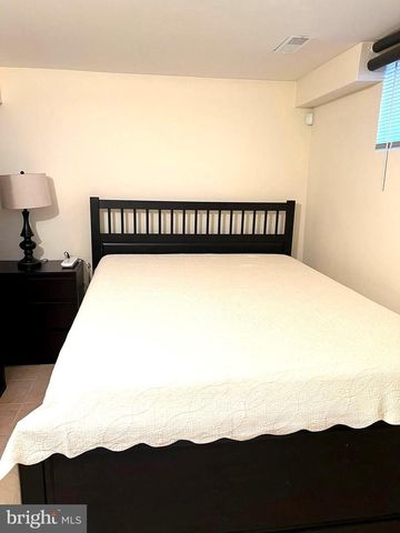 2034 S SHIRLINGTON RD, Arlington, VA 22204