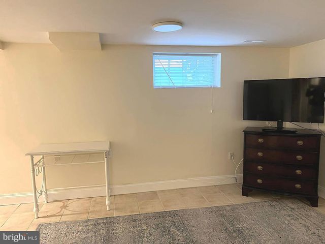 2034 S SHIRLINGTON RD, Arlington, VA 22204