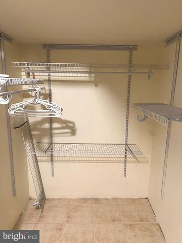 2034 S SHIRLINGTON RD, Arlington, VA 22204