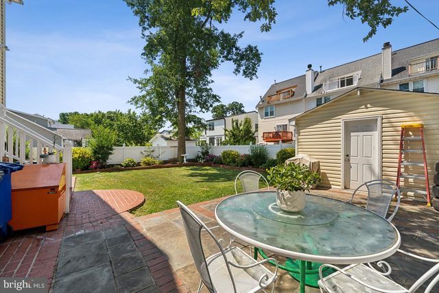 2034 S SHIRLINGTON RD, Arlington, VA 22204